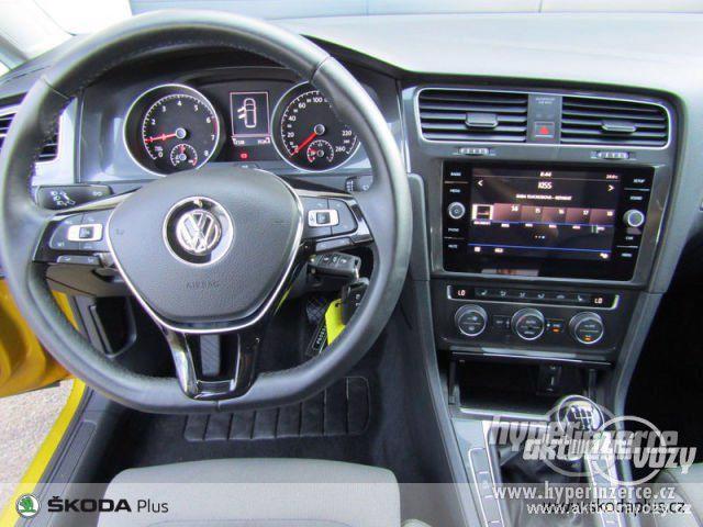 Volkswagen Golf 1.0, benzín, rok 2017 - foto 9