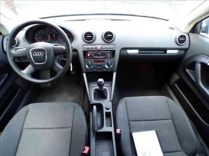 Audi A3 1,6 i KLIMATIZACE - foto 5