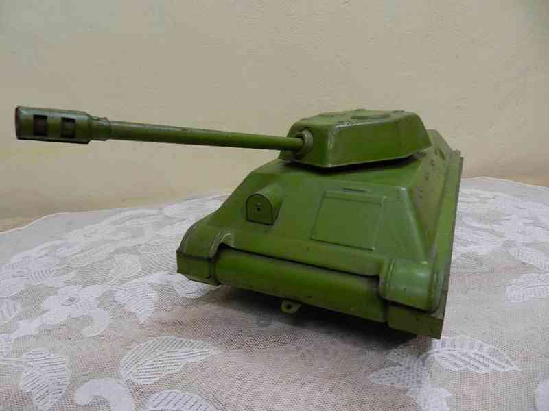 Krásný starý větší Ruský plechový Tank barva zelená - foto 4