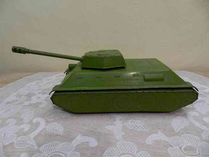 Krásný starý větší Ruský plechový Tank barva zelená - foto 3