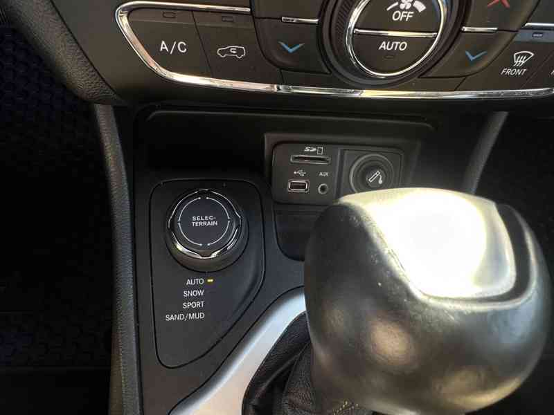 Jeep Cherokee 2.2 CRD 4x4/147kW/Automat/1MAJ - foto 36