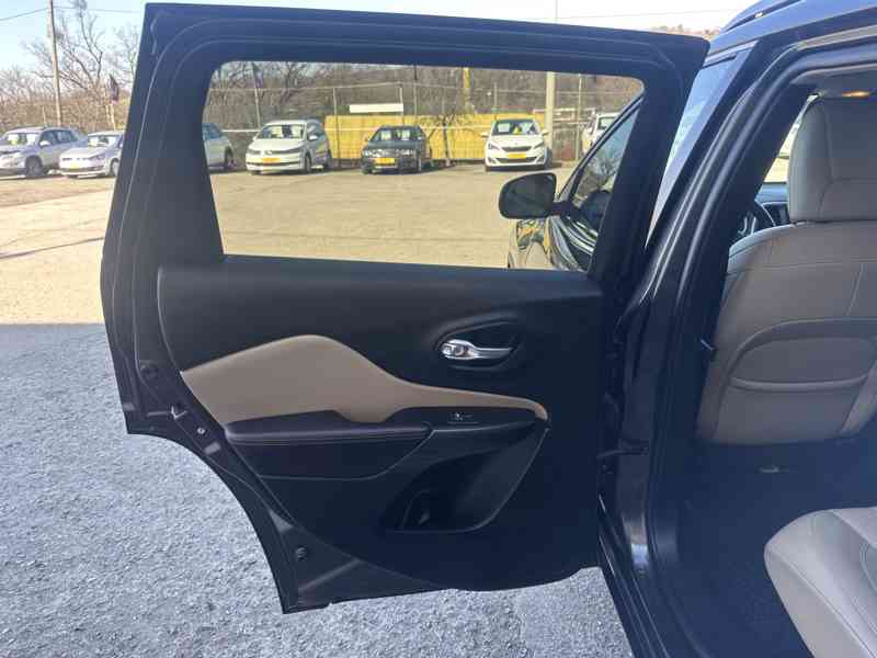 Jeep Cherokee 2.2 CRD 4x4/147kW/Automat/1MAJ - foto 14