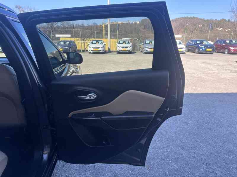 Jeep Cherokee 2.2 CRD 4x4/147kW/Automat/1MAJ - foto 20