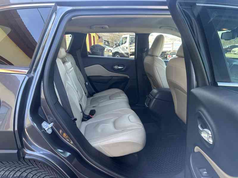 Jeep Cherokee 2.2 CRD 4x4/147kW/Automat/1MAJ - foto 19