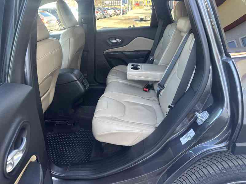 Jeep Cherokee 2.2 CRD 4x4/147kW/Automat/1MAJ - foto 13