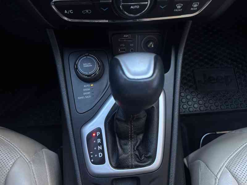 Jeep Cherokee 2.2 CRD 4x4/147kW/Automat/1MAJ - foto 35