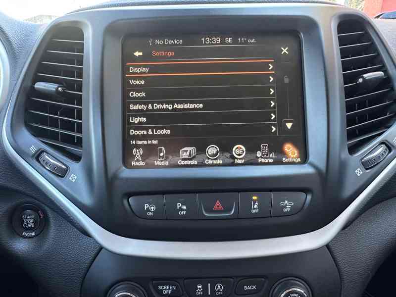 Jeep Cherokee 2.2 CRD 4x4/147kW/Automat/1MAJ - foto 33