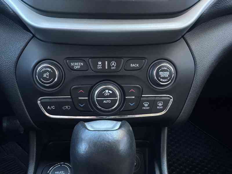 Jeep Cherokee 2.2 CRD 4x4/147kW/Automat/1MAJ - foto 34