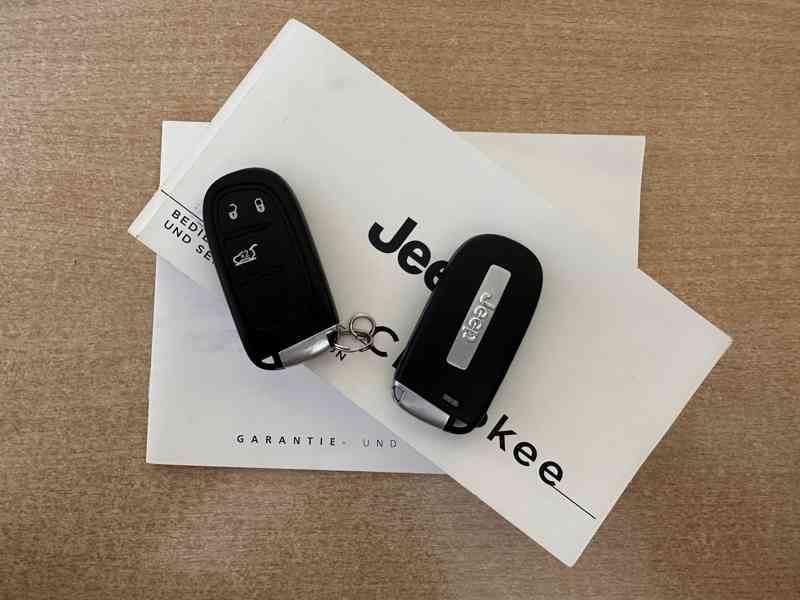 Jeep Cherokee 2.2 CRD 4x4/147kW/Automat/1MAJ - foto 37