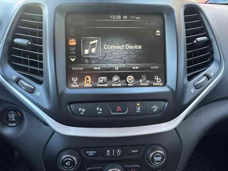 Jeep Cherokee 2.2 CRD 4x4/147kW/Automat/1MAJ - foto 28