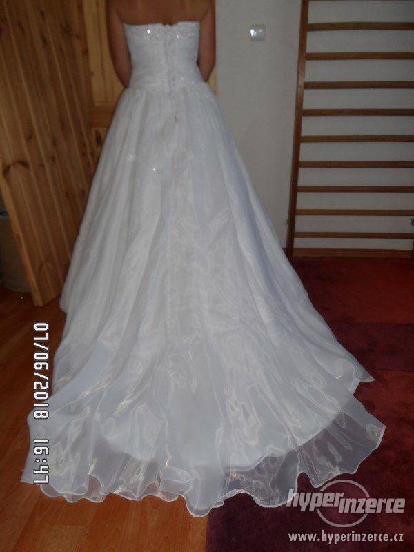 Bílé svatební šaty vel.38-42 - foto 2
