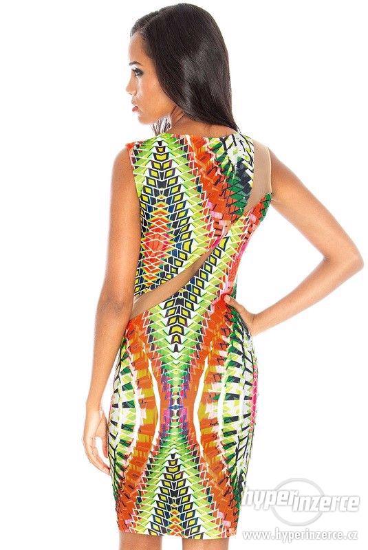 Nové farebné trendy šaty s mesh - foto 2