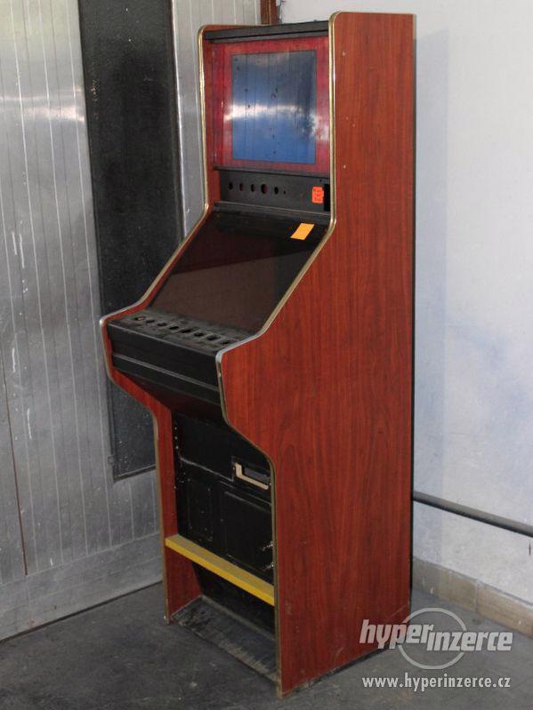 Zábavní herní hrací automat UCP CUSTOM
