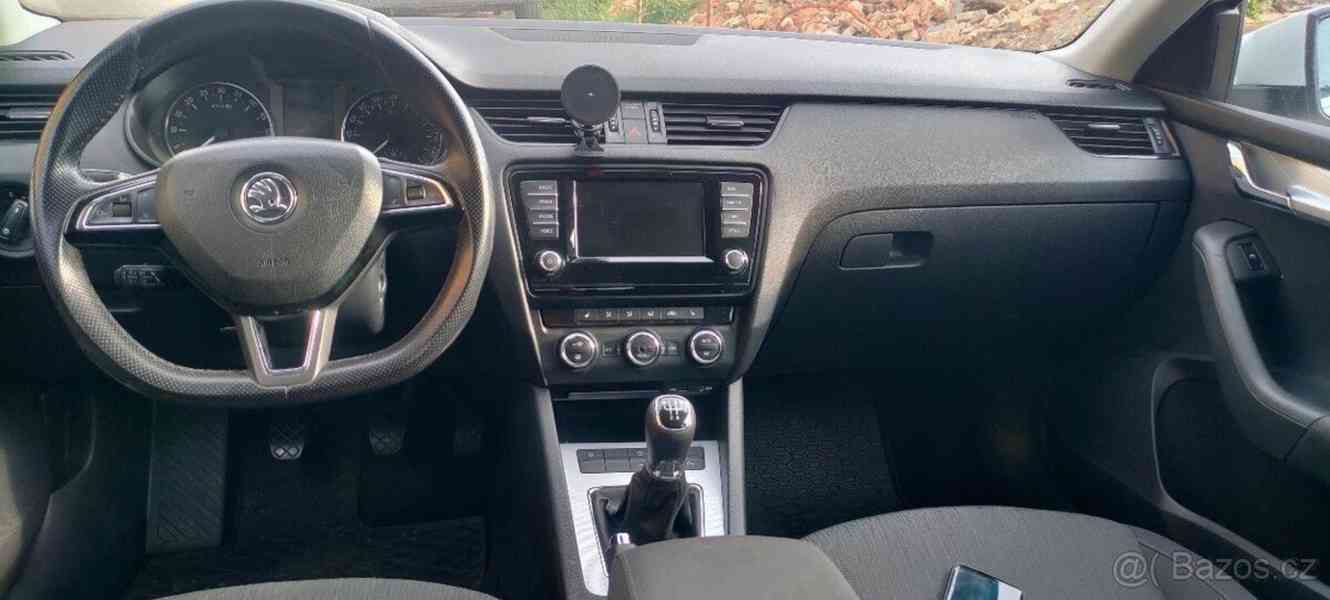 Škoda Octavia 1,6 - foto 2