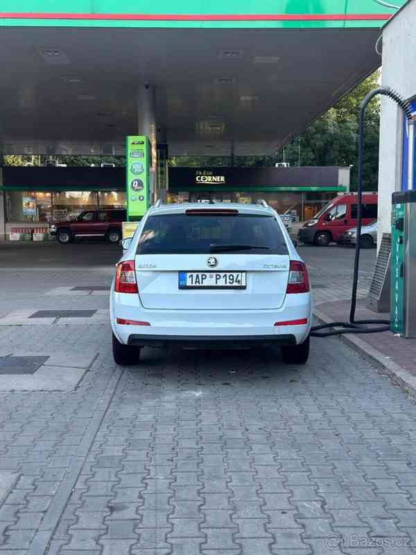 Škoda Octavia 1,6 - foto 12