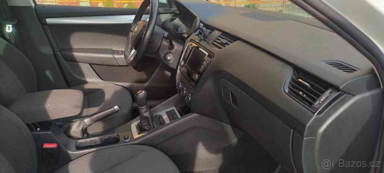 Škoda Octavia 1,6 - foto 3