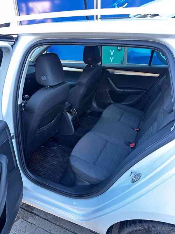 Škoda Octavia 1,6 - foto 16