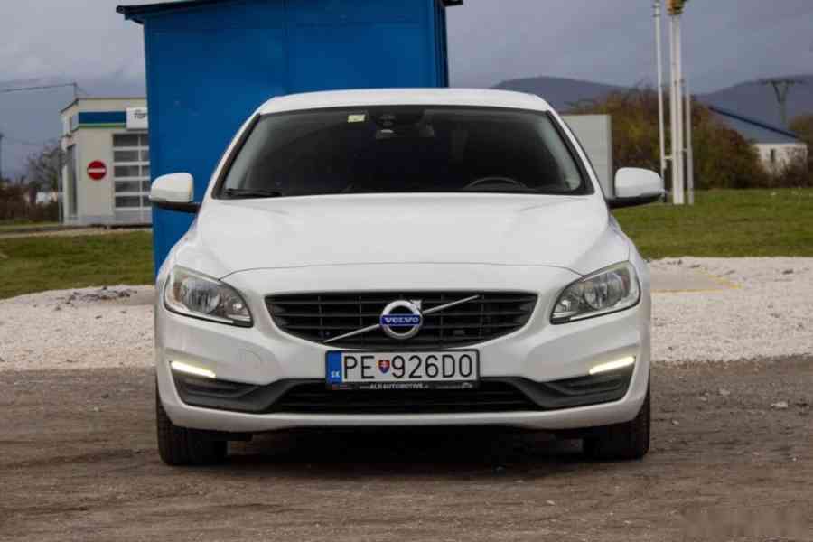Volvo V60 D2 2.0L 120k Base Geartronic - foto 2