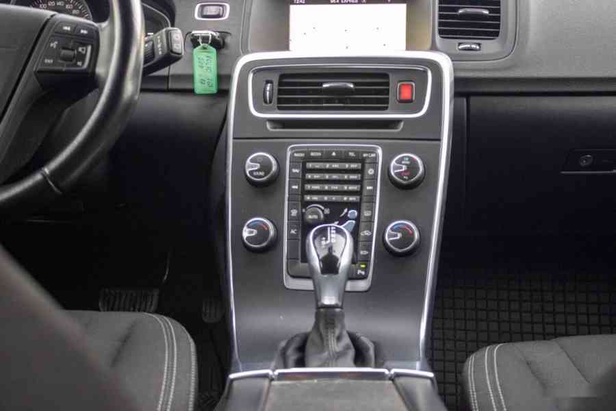 Volvo V60 D2 2.0L 120k Base Geartronic - foto 17