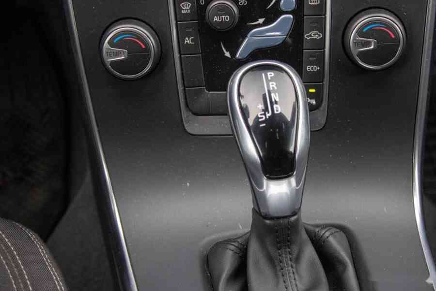 Volvo V60 D2 2.0L 120k Base Geartronic - foto 18