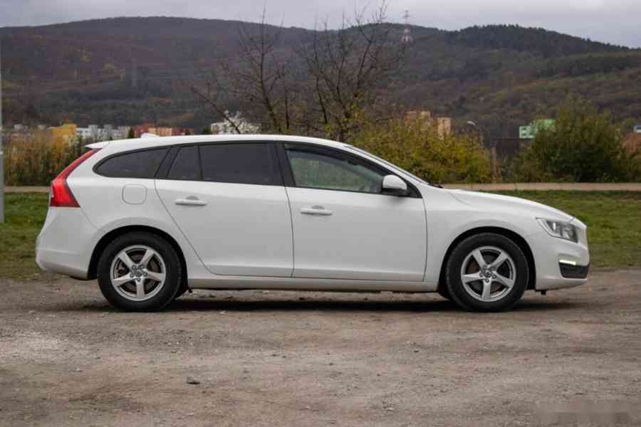 Volvo V60 D2 2.0L 120k Base Geartronic - foto 4