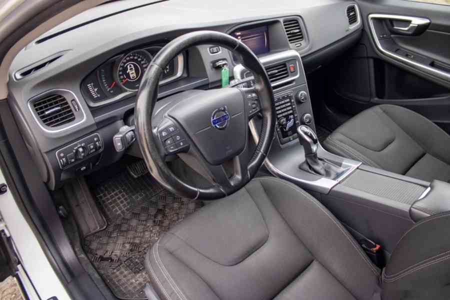 Volvo V60 D2 2.0L 120k Base Geartronic - foto 19