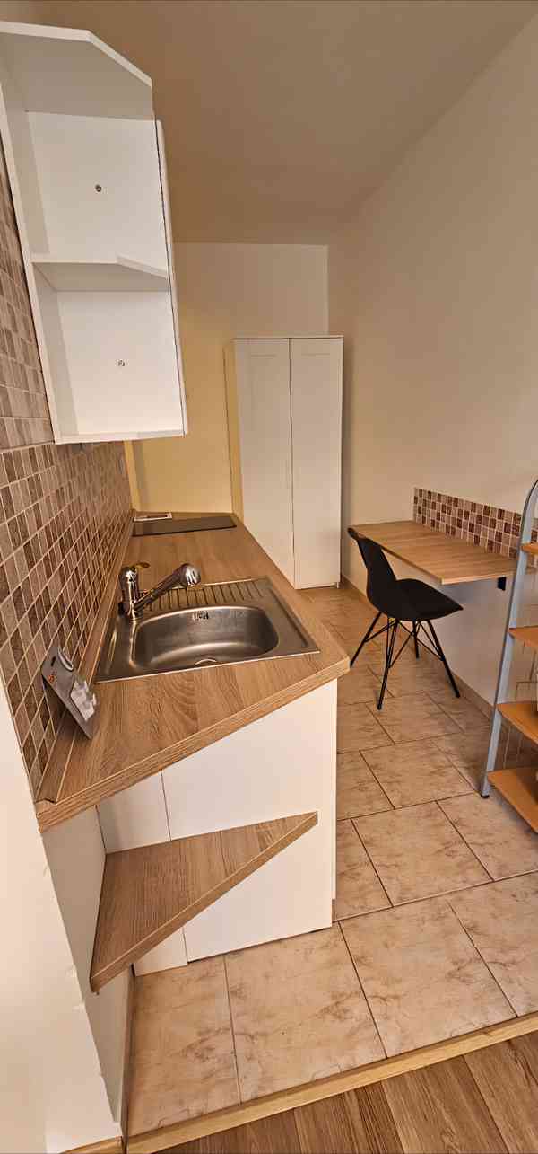 Pronájem garsonky Plzni bez provize zprostředkovatelů. - foto 3