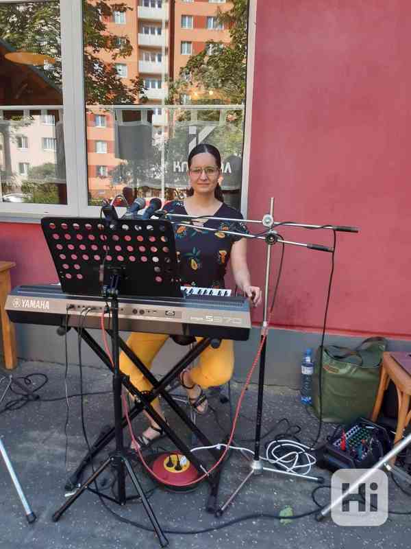 Živá hudba/Dj - Nikola Hamplová - foto 3