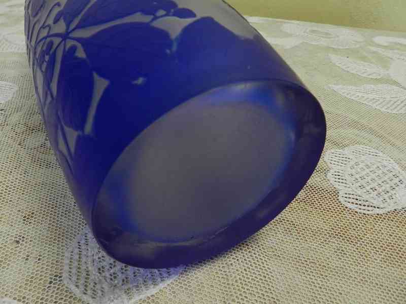Krásná přejímaná modrá Váza leptané sklo Nový Bor - foto 8
