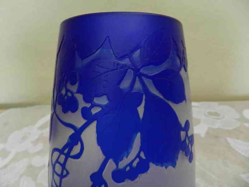 Krásná přejímaná modrá Váza leptané sklo Nový Bor - foto 4