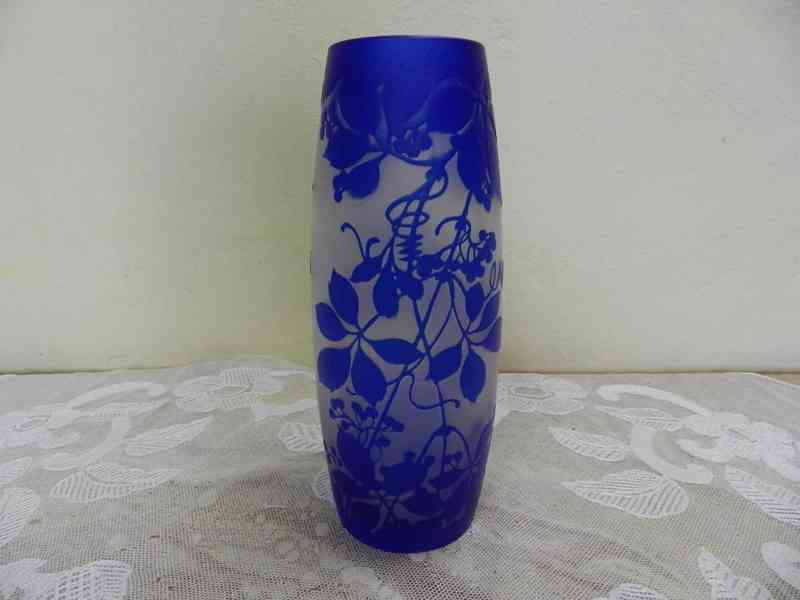 Krásná přejímaná modrá Váza leptané sklo Nový Bor - foto 1