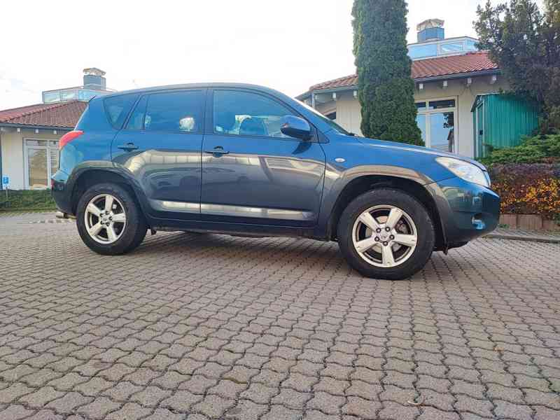 Toyota RAV 4 2,0i Sol 4x4 112kw - foto 1