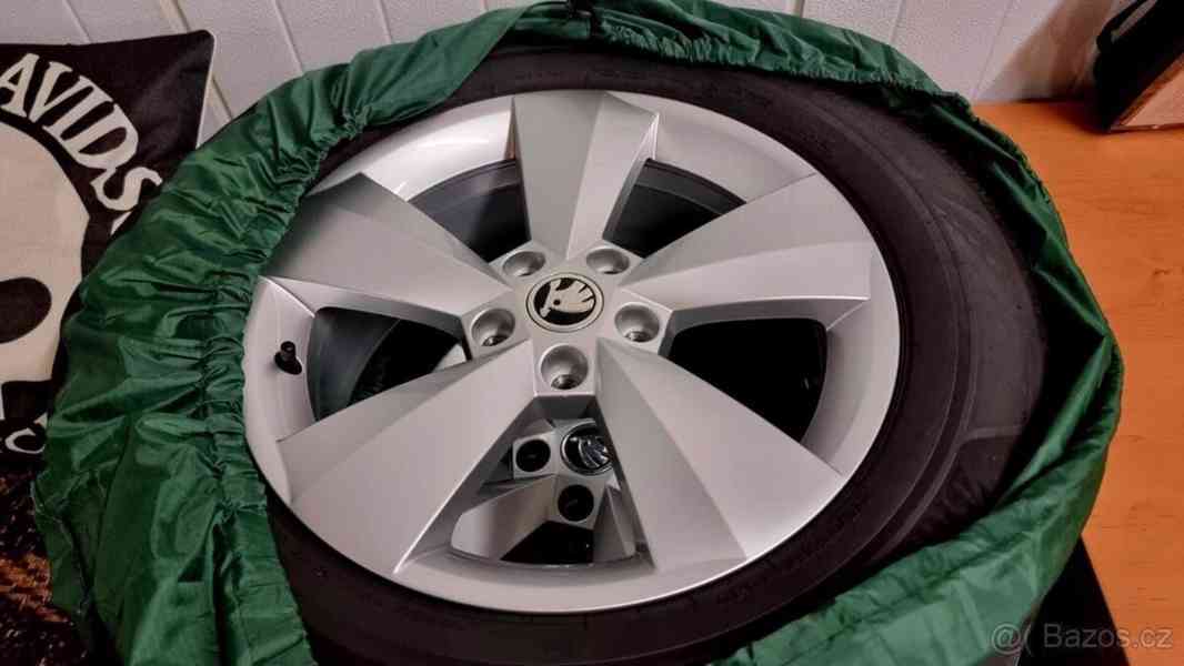 Škoda Kodiaq 2,0   TSI DSG 4x4 - foto 14