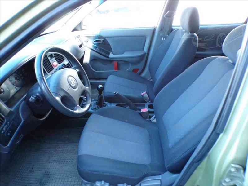 Hyundai Elantra 1,6 16V KLIMA - foto 6