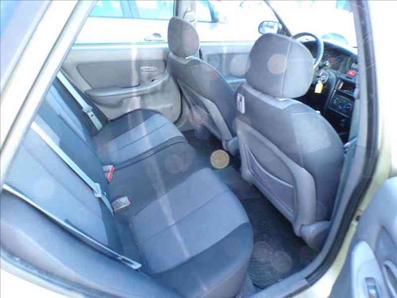 Hyundai Elantra 1,6 16V KLIMA - foto 9