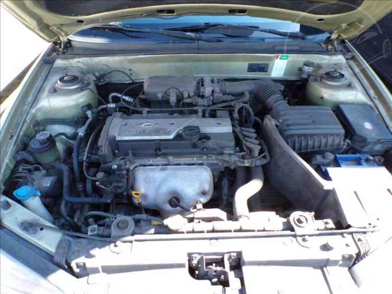 Hyundai Elantra 1,6 16V KLIMA - foto 11