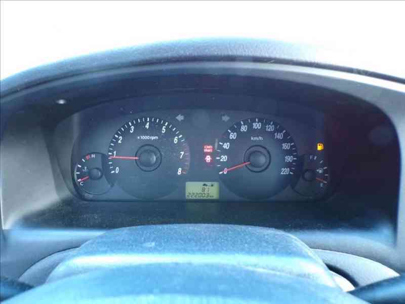 Hyundai Elantra 1,6 16V KLIMA - foto 5