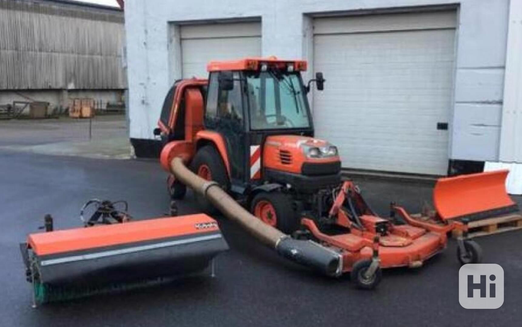 Komunální traktor Kubota - foto 1
