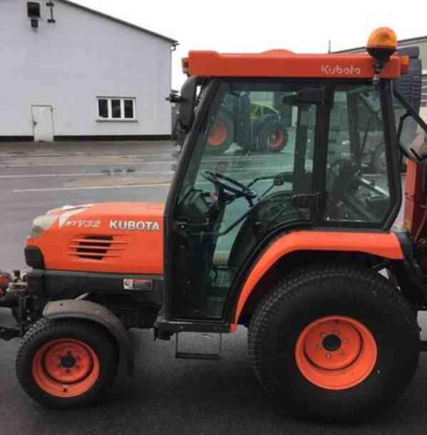 Komunální traktor Kubota - foto 7