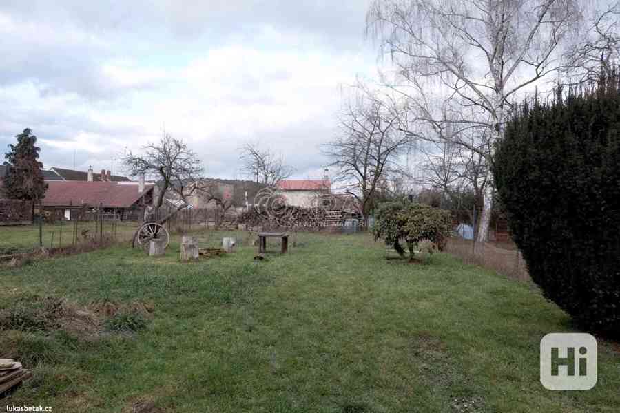 Prodej rodinného domu se zahradou v Dolním Bukovsku. - foto 12