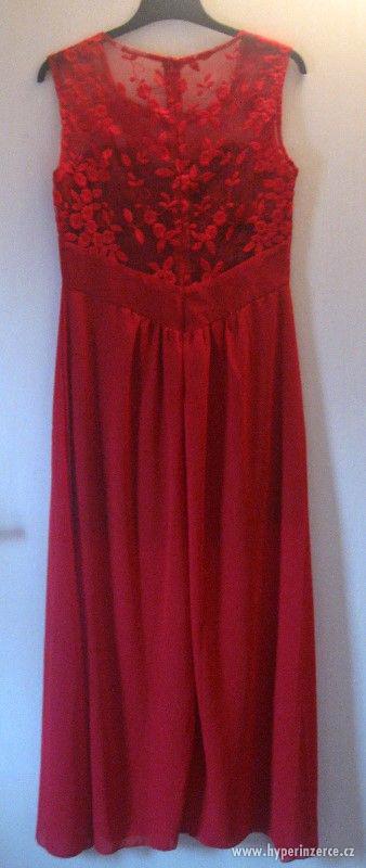 Dlouhé červené společenské šaty - foto 2