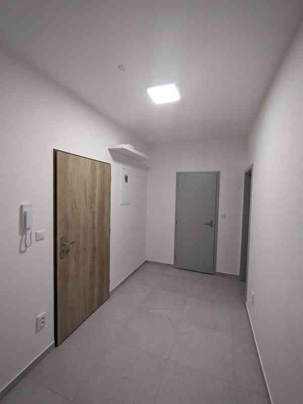 Nový 2+kk (64 m² + lodžie 8,4 m²) s klimatizací, Hustopeče - foto 7