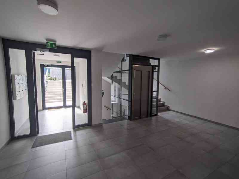Nový 2+kk (64 m² + lodžie 8,4 m²) s klimatizací, Hustopeče - foto 14