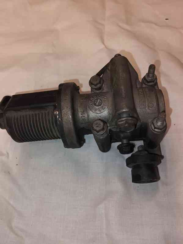 Prodám náhradní díly na Alfa  Romeo 159 JTD  1. část. - foto 12