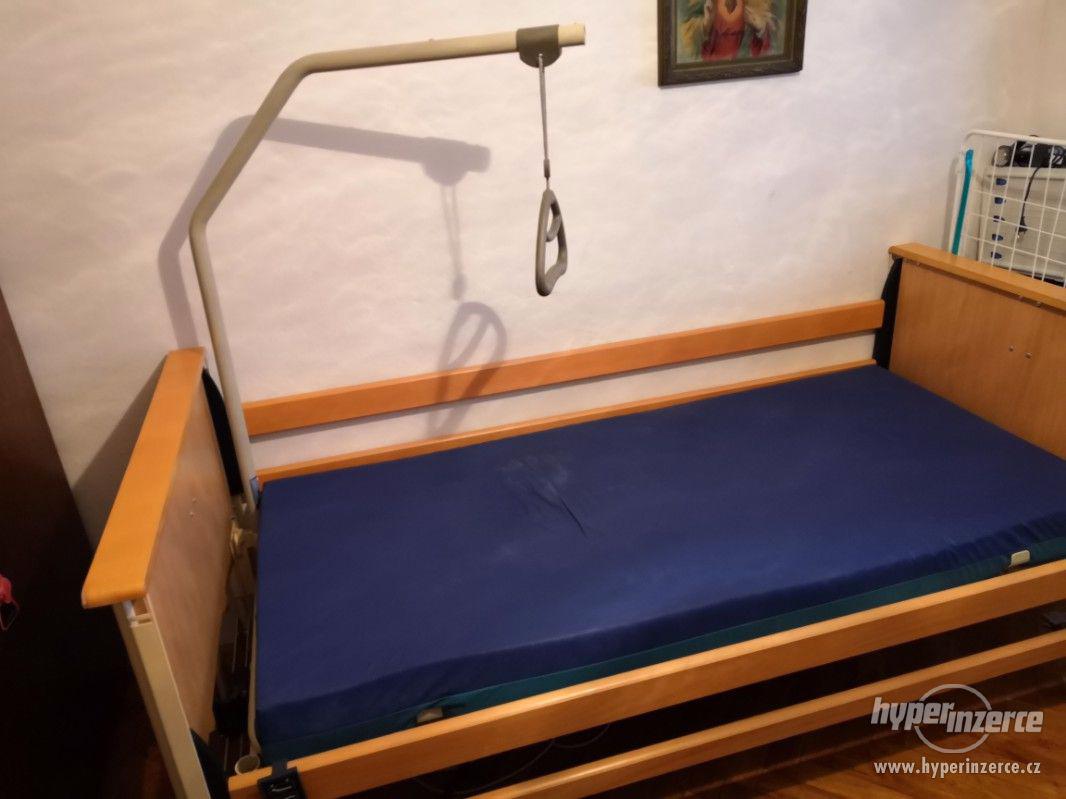 Polohovací postel Invacare - foto 1