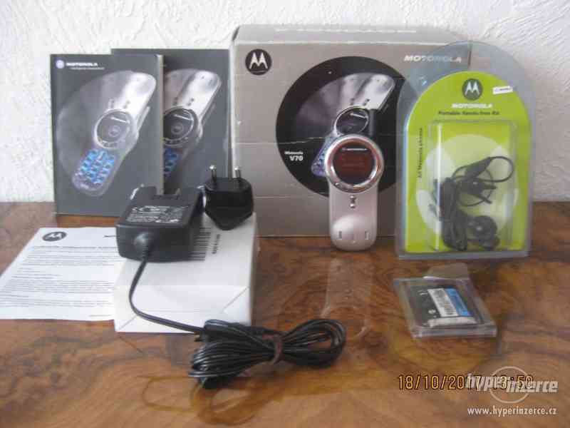 Motorola V70 - RARITA z r.2002, cena od 450,-Kč - foto 3