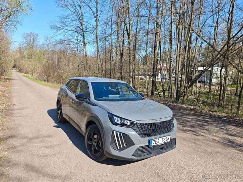 Peugeot 2008 1,2   PureTech (2024) – téměř nové. - foto 5