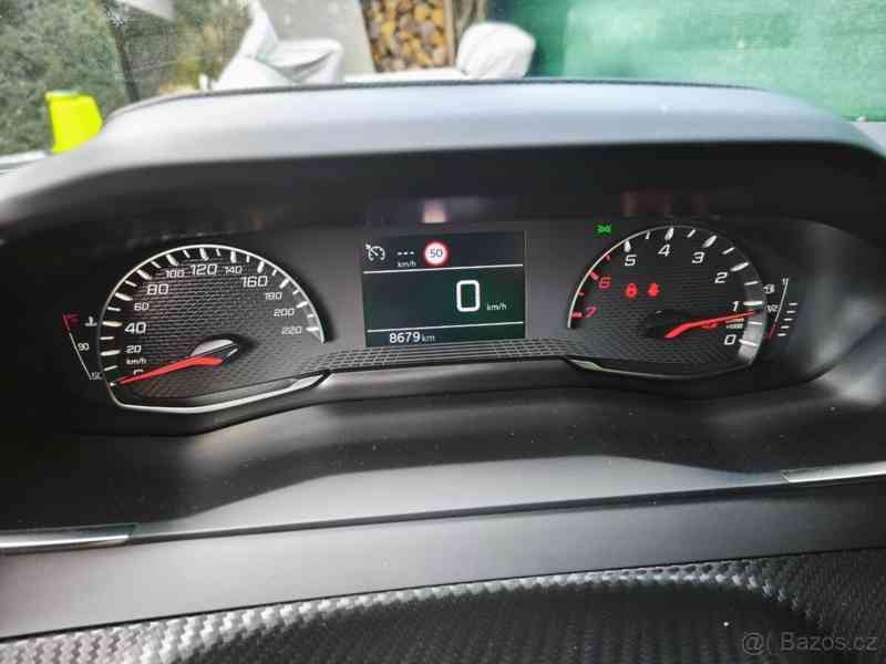 Peugeot 2008 1,2   PureTech (2024) – téměř nové. - foto 10