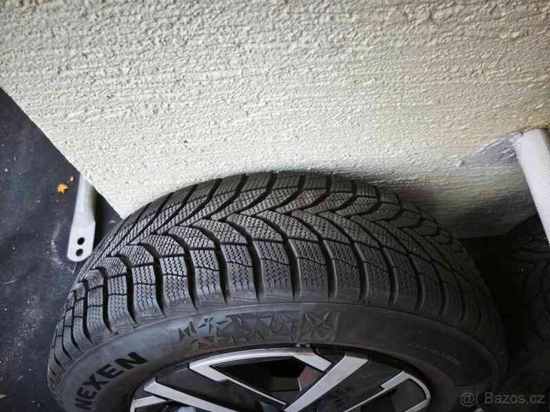 Peugeot 2008 1,2   PureTech (2024) – téměř nové. - foto 9