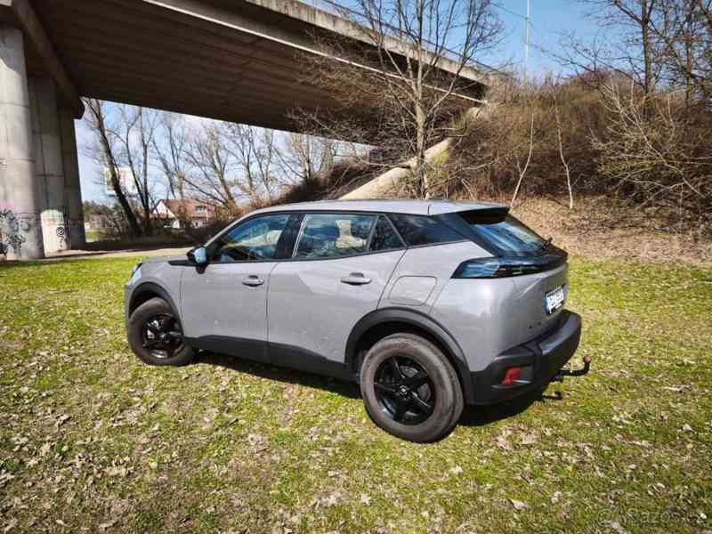 Peugeot 2008 1,2   PureTech (2024) – téměř nové. - foto 6